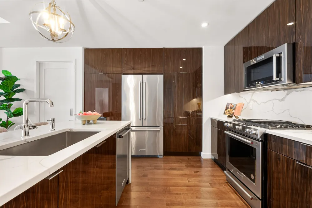 800 AVENUE AT PORT IMPERIAL Weehawken, NJ 07086