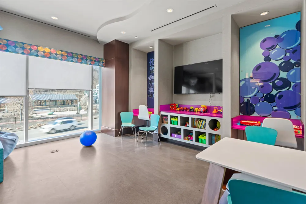 800 AVENUE AT PORT IMPERIAL Weehawken, NJ 07086