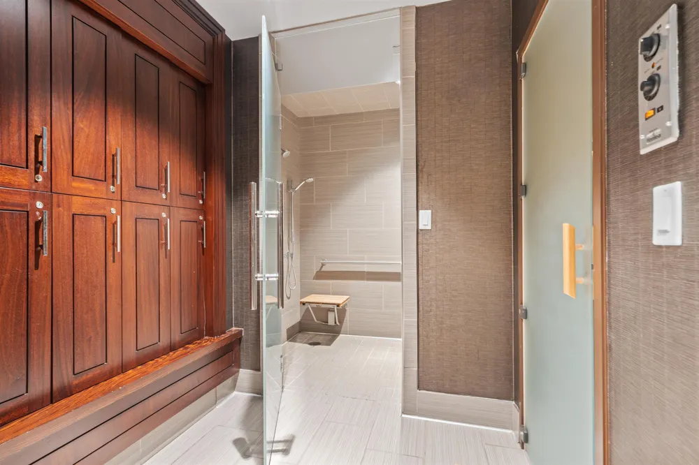 800 AVENUE AT PORT IMPERIAL Weehawken, NJ 07086