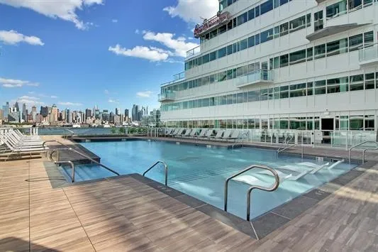 800 AVENUE AT PORT IMPERIAL Weehawken, NJ 07086