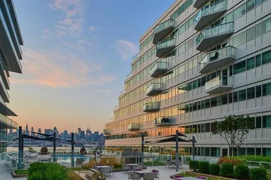 800 AVENUE AT PORT IMPERIAL Weehawken, NJ 07086