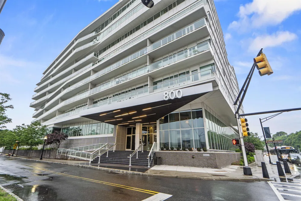 800 AVENUE AT PORT IMPERIAL Weehawken, NJ 07086