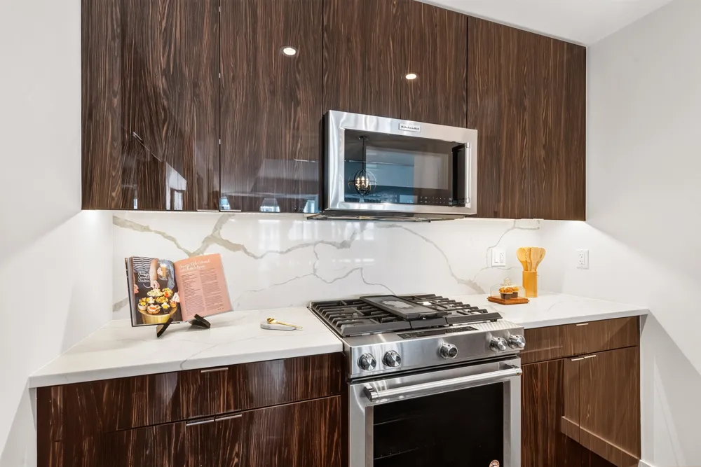 800 AVENUE AT PORT IMPERIAL Weehawken, NJ 07086