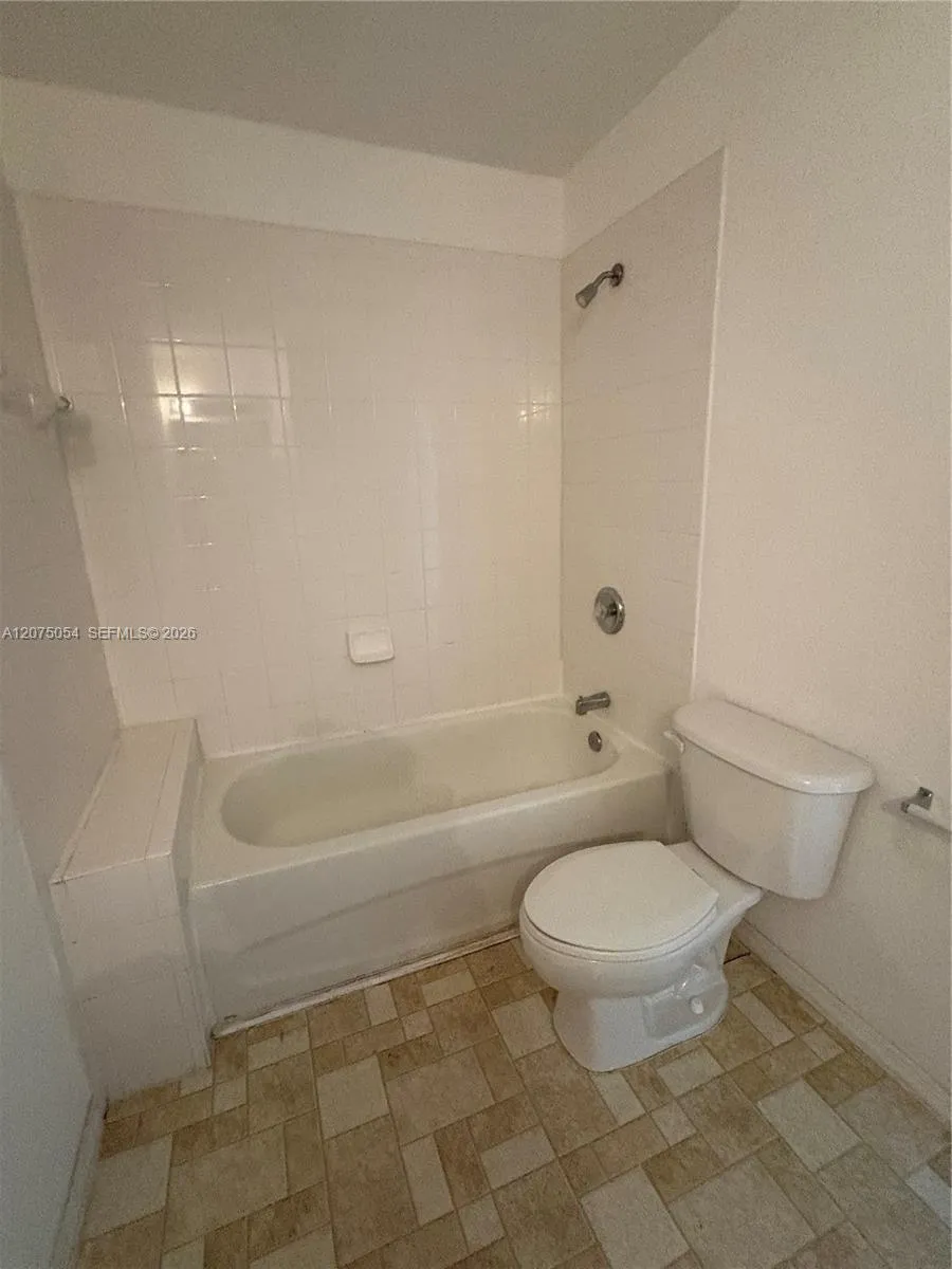2064 NE 167th St #3-157 North Miami Beach, FL 33162