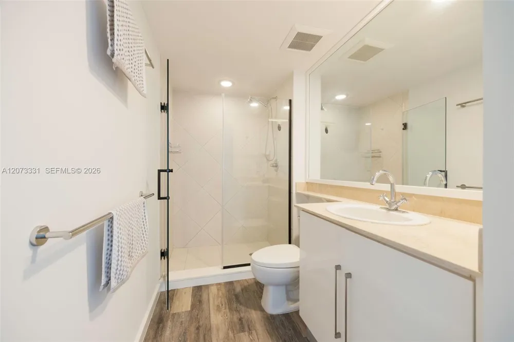 335 S Biscayne Blvd #2805 Miami, FL 33131