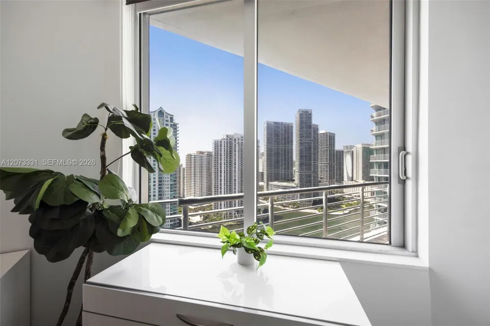 335 S Biscayne Blvd #2805 Miami, FL 33131