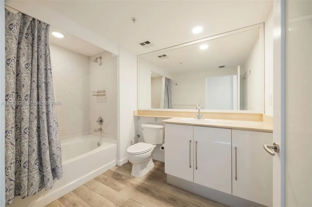 335 S Biscayne Blvd #2805 Miami, FL 33131