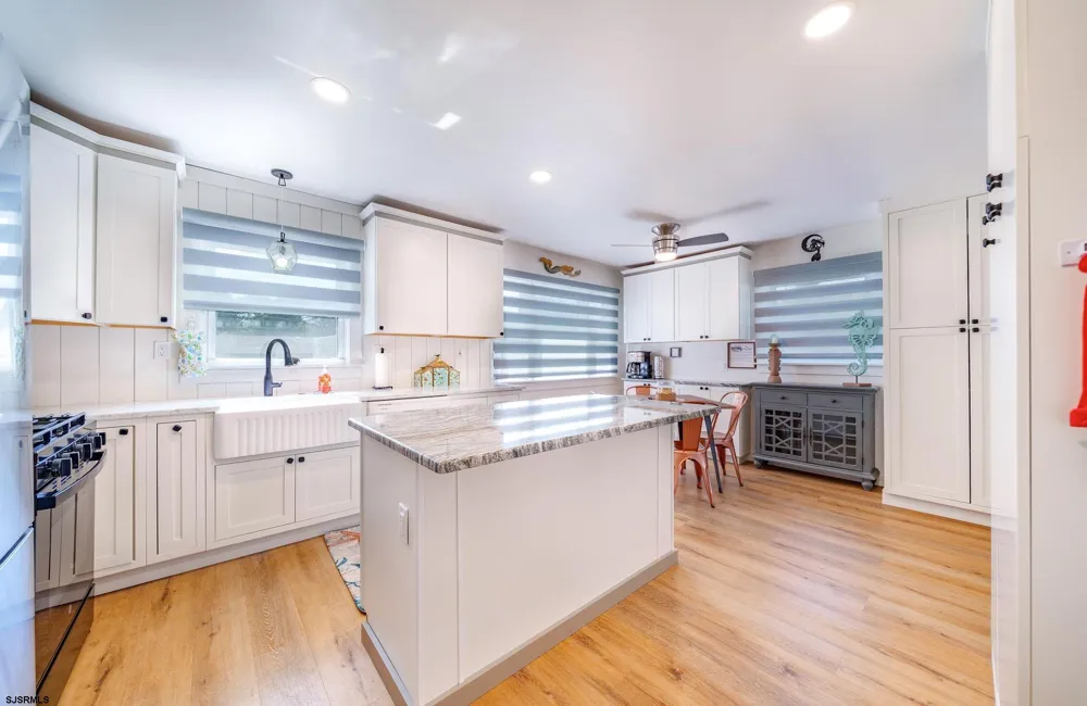 7 Vassar Dr Somers Point, NJ 08244