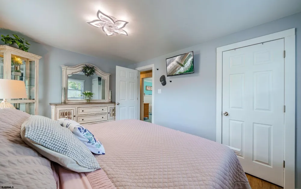 7 Vassar Dr Somers Point, NJ 08244