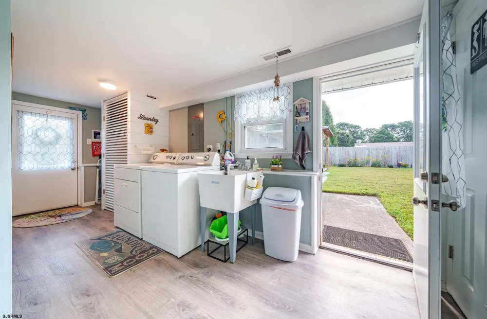 7 Vassar Dr Somers Point, NJ 08244