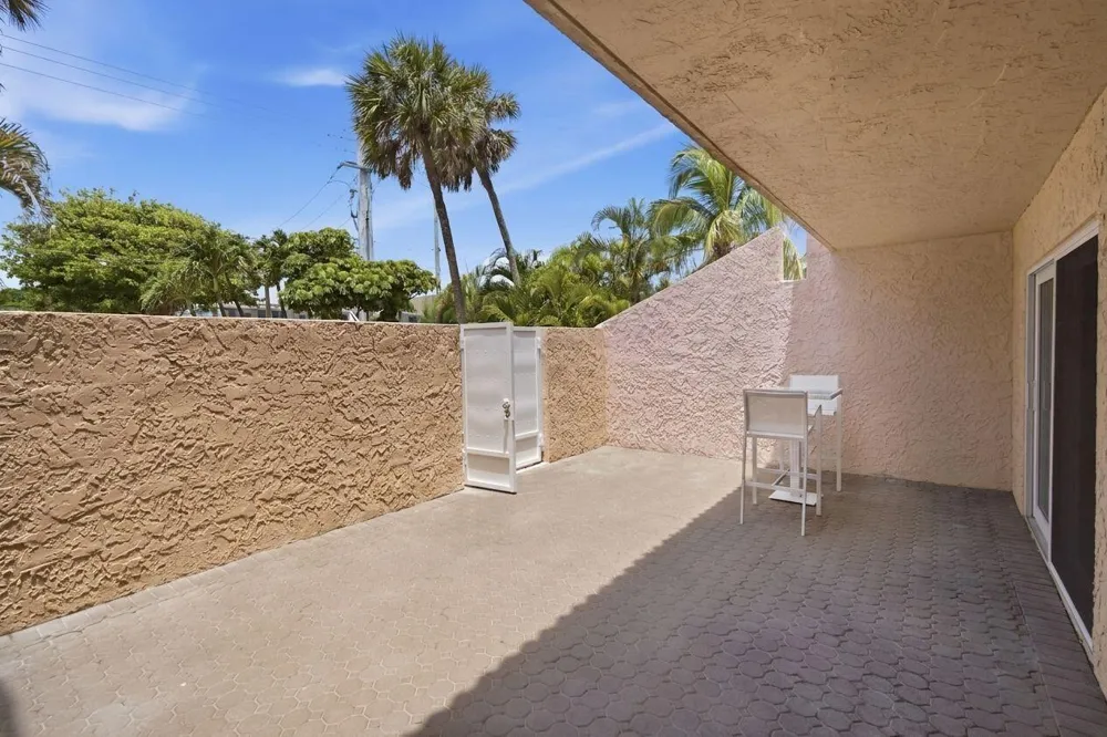 1173 HILLSBORO MILE #2-2 Hillsboro Beach, FL 33062