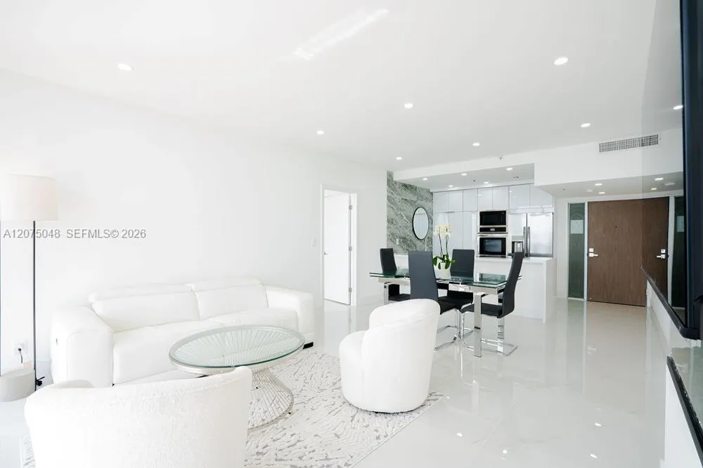 7601 E Treasure Dr #PH206 North Bay Village, FL 33141