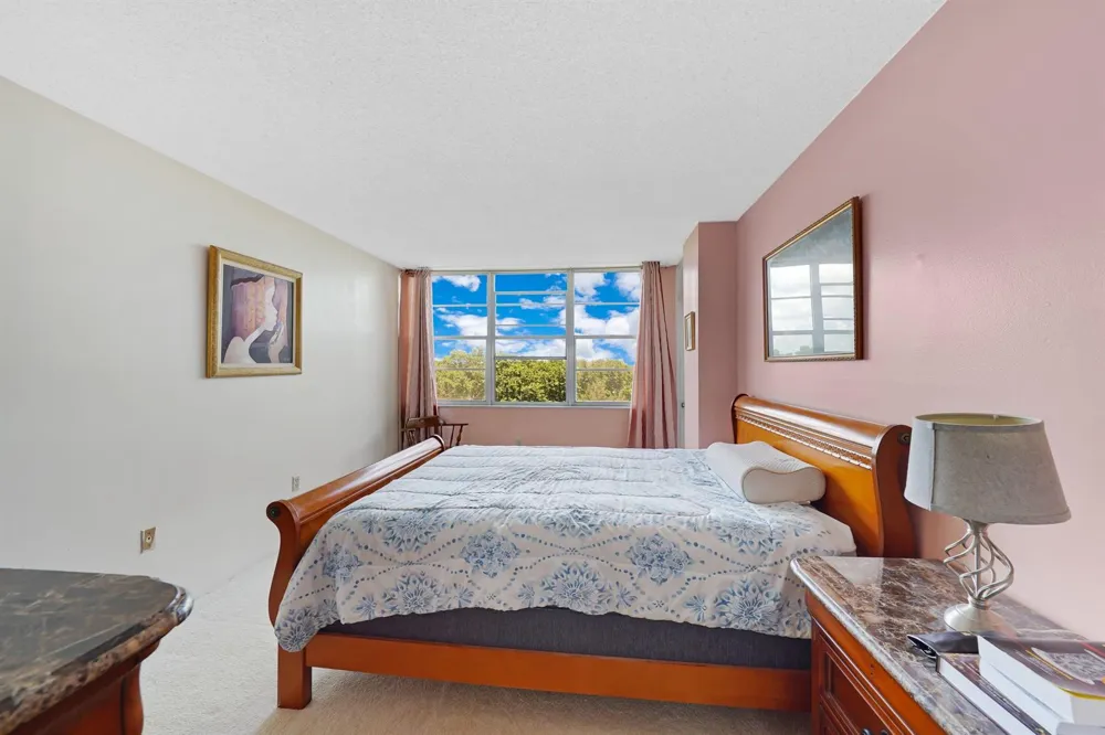 1400 Saint Charles Place #624 Pembroke Pines, FL 33026