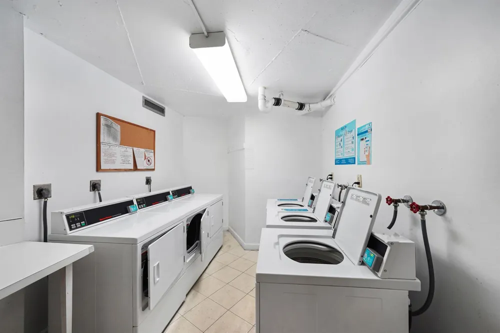1400 Saint Charles Place #624 Pembroke Pines, FL 33026