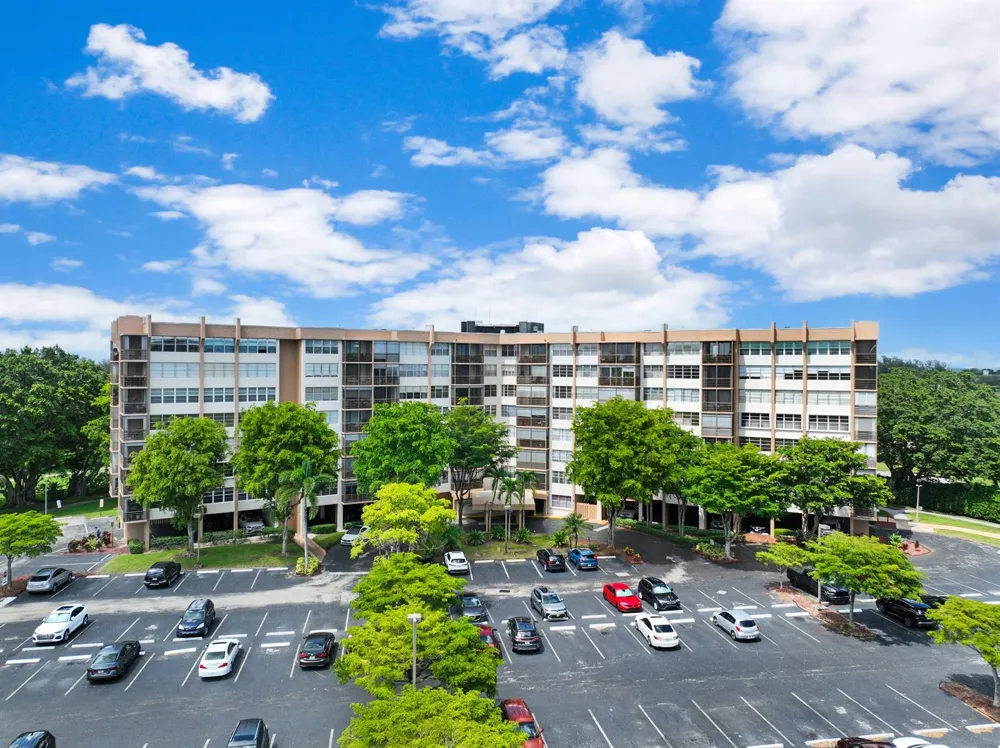 1400 Saint Charles Place #624 Pembroke Pines, FL 33026