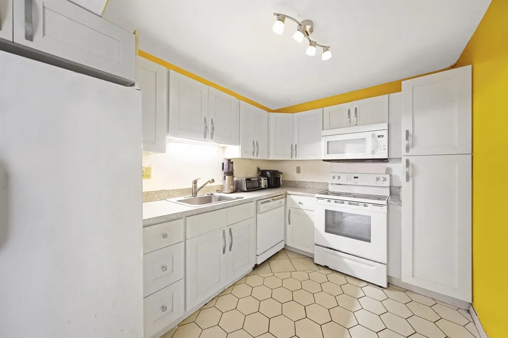 1400 Saint Charles Place #624 Pembroke Pines, FL 33026
