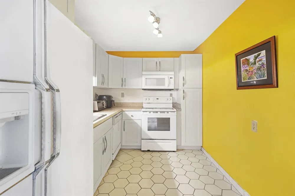1400 Saint Charles Place #624 Pembroke Pines, FL 33026