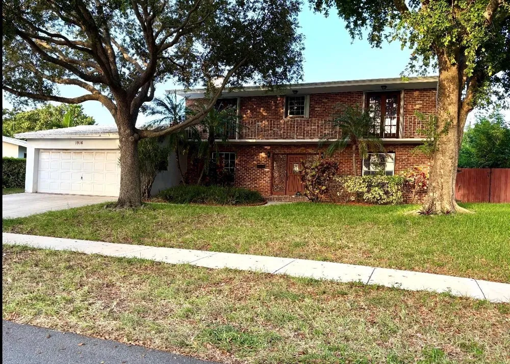 1916 HARBOURVIEW DRIVE Fort Lauderdale, FL 33316