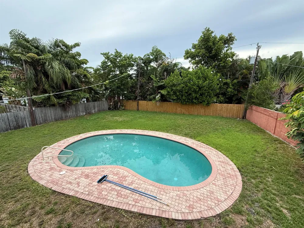 1916 HARBOURVIEW DRIVE Fort Lauderdale, FL 33316