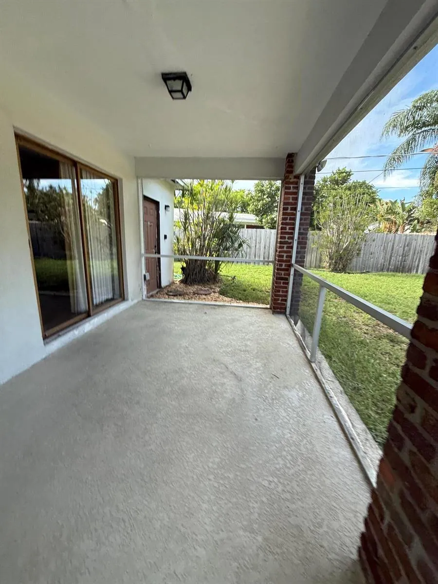 1916 HARBOURVIEW DRIVE Fort Lauderdale, FL 33316