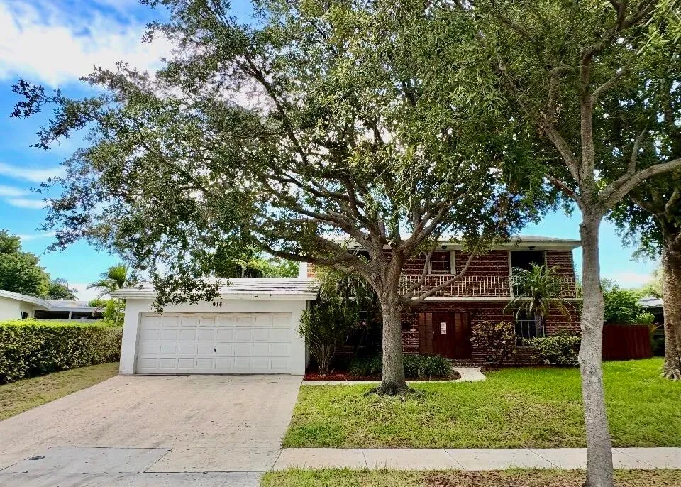1916 HARBOURVIEW DRIVE Fort Lauderdale, FL 33316