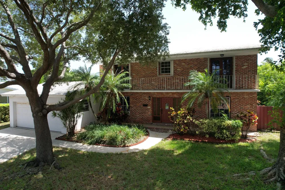 1916 HARBOURVIEW DRIVE Fort Lauderdale, FL 33316