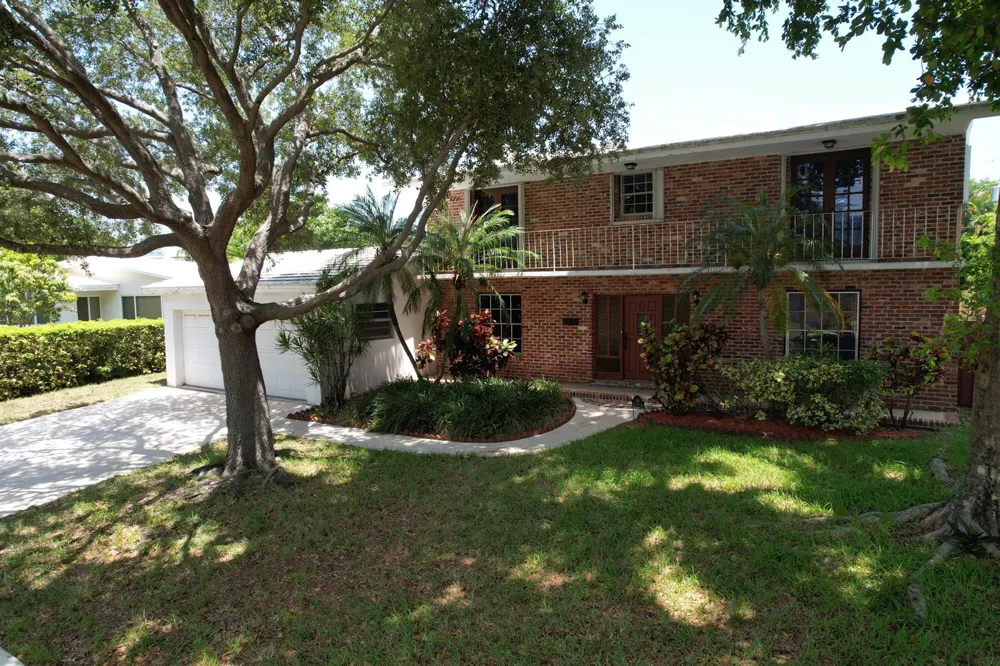 1916 HARBOURVIEW DRIVE Fort Lauderdale, FL 33316