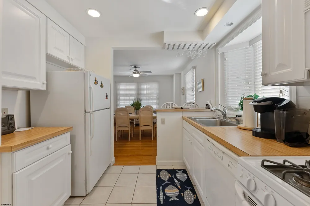 4 S Brunswick Ave Margate, NJ 08402