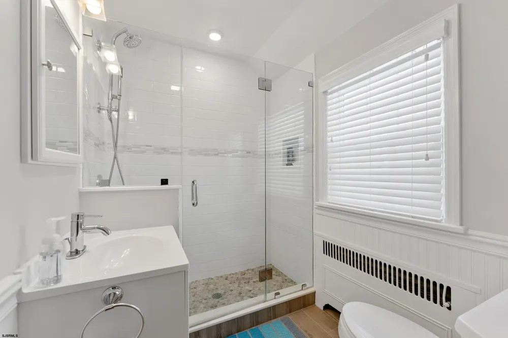 4 S Brunswick Ave Margate, NJ 08402