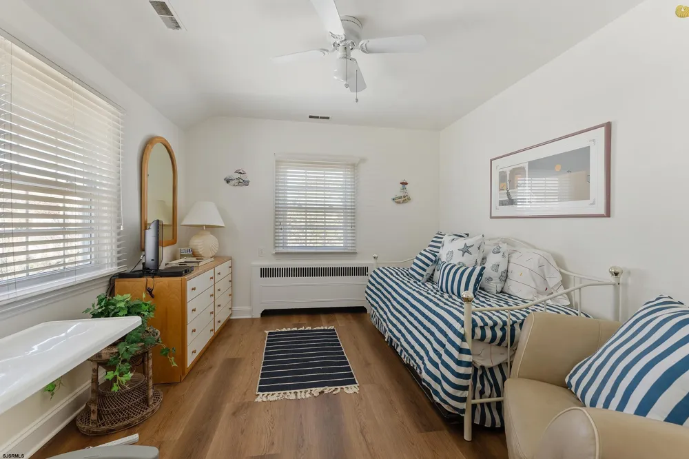 4 S Brunswick Ave Margate, NJ 08402