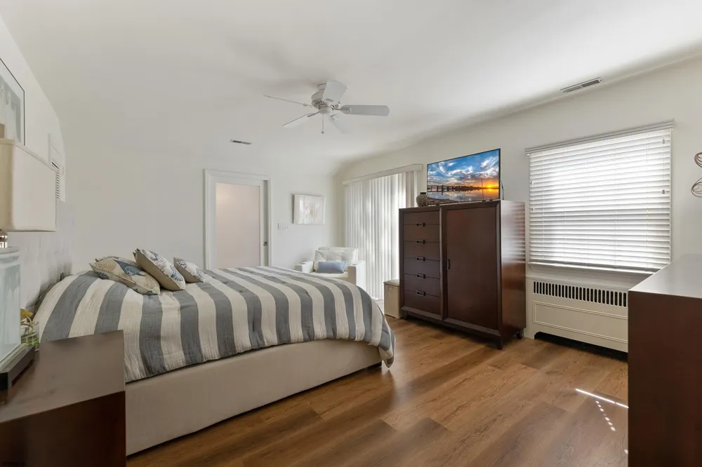 4 S Brunswick Ave Margate, NJ 08402