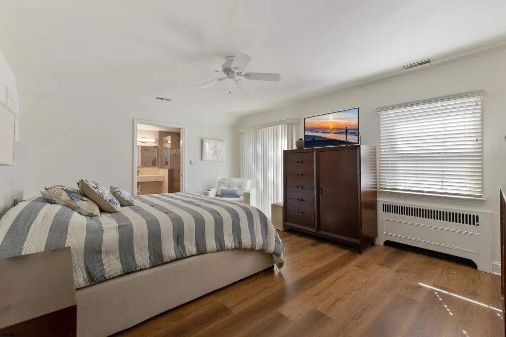 4 S Brunswick Ave Margate, NJ 08402
