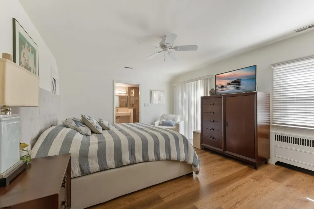 4 S Brunswick Ave Margate, NJ 08402