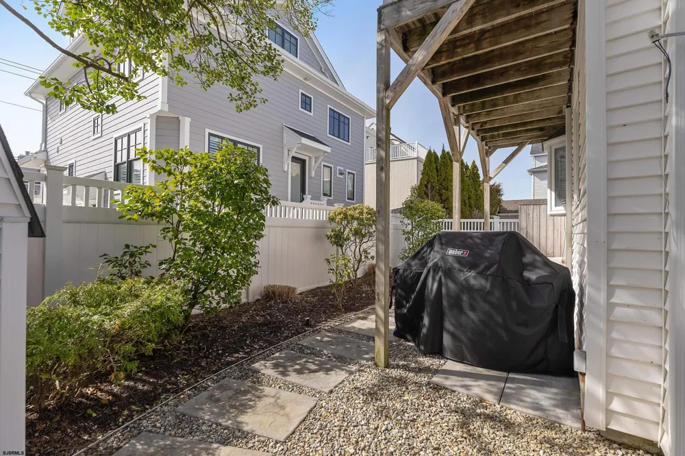 4 S Brunswick Ave Margate, NJ 08402