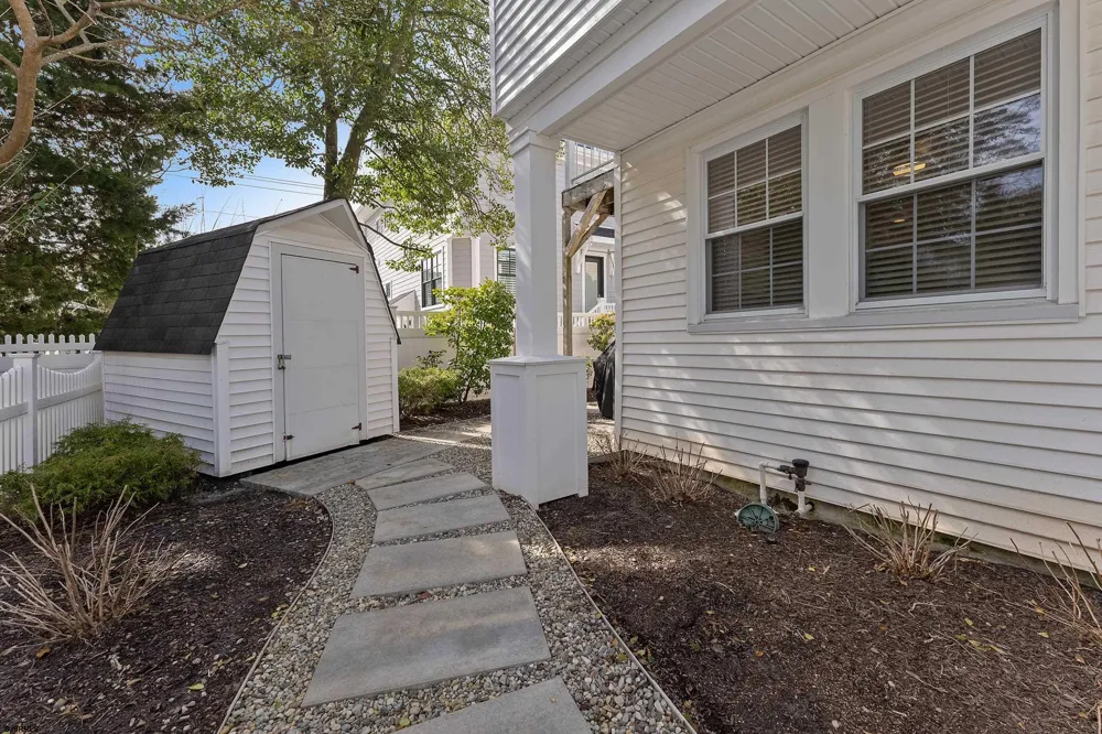 4 S Brunswick Ave Margate, NJ 08402
