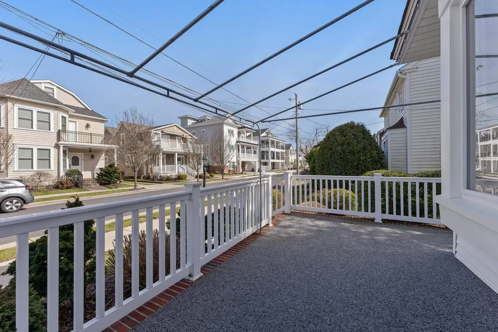 4 S Brunswick Ave Margate, NJ 08402