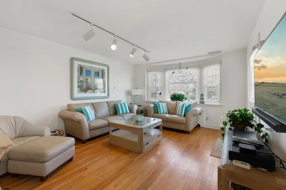 4 S Brunswick Ave Margate, NJ 08402