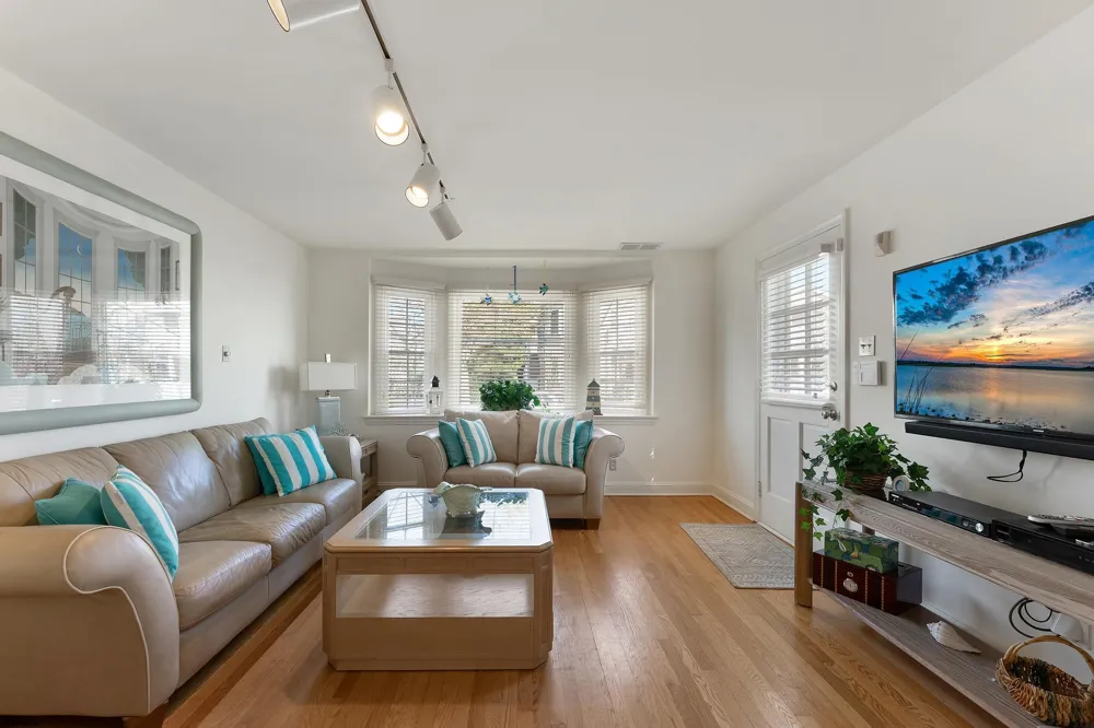 4 S Brunswick Ave Margate, NJ 08402