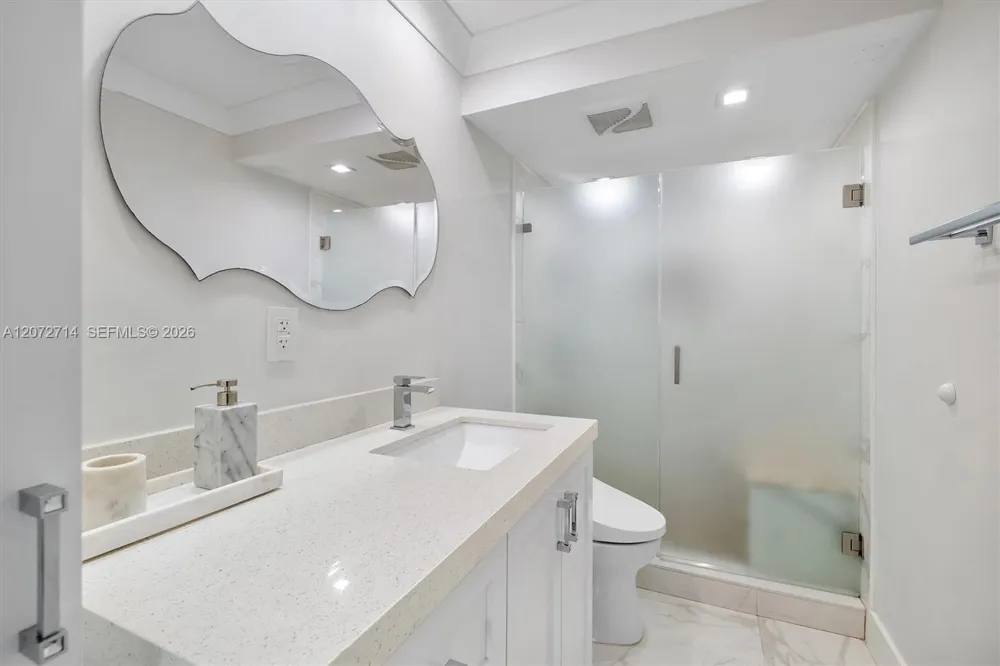 5555 Collins Ave #16B Miami Beach, FL 33140