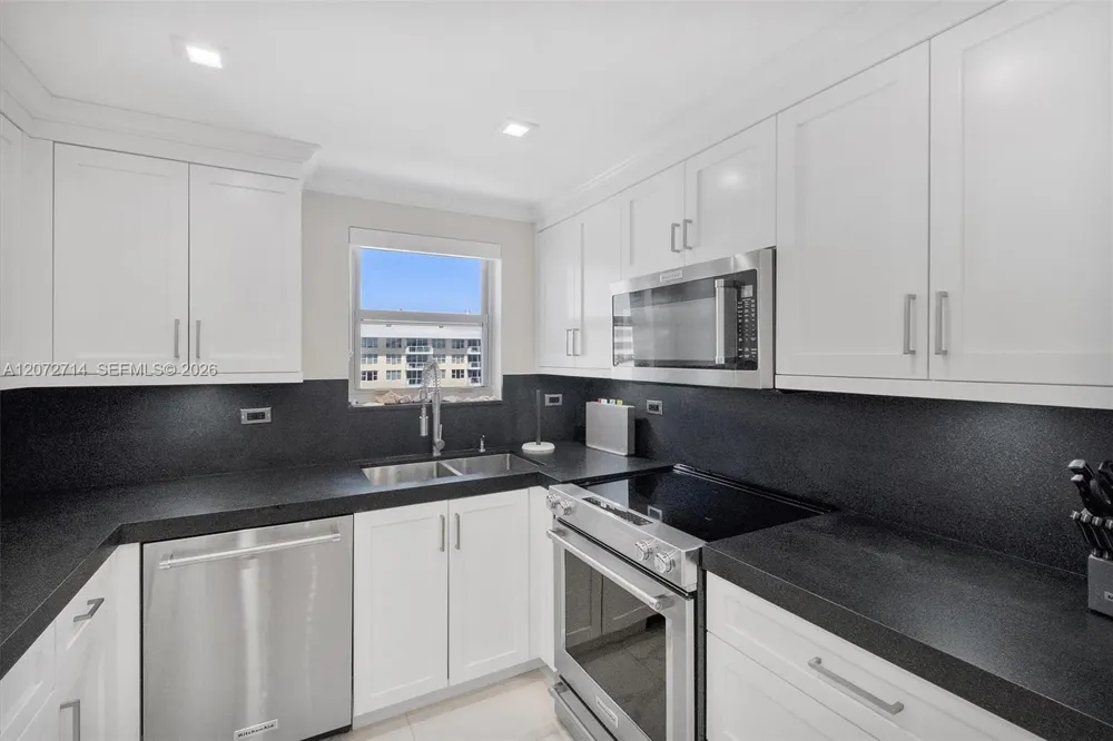 5555 Collins Ave #16B Miami Beach, FL 33140