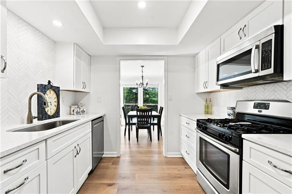 1003 Canyon Point Circle Roswell, GA 30076