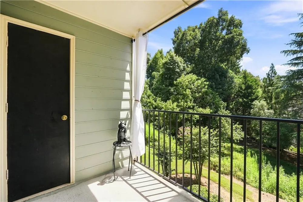 1003 Canyon Point Circle Roswell, GA 30076