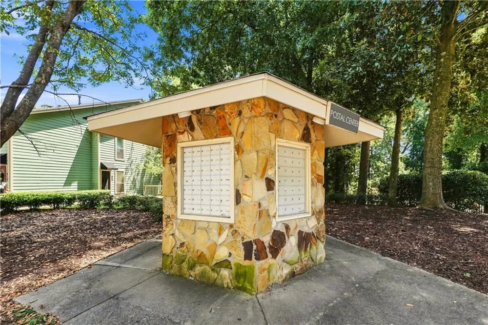 1003 Canyon Point Circle Roswell, GA 30076