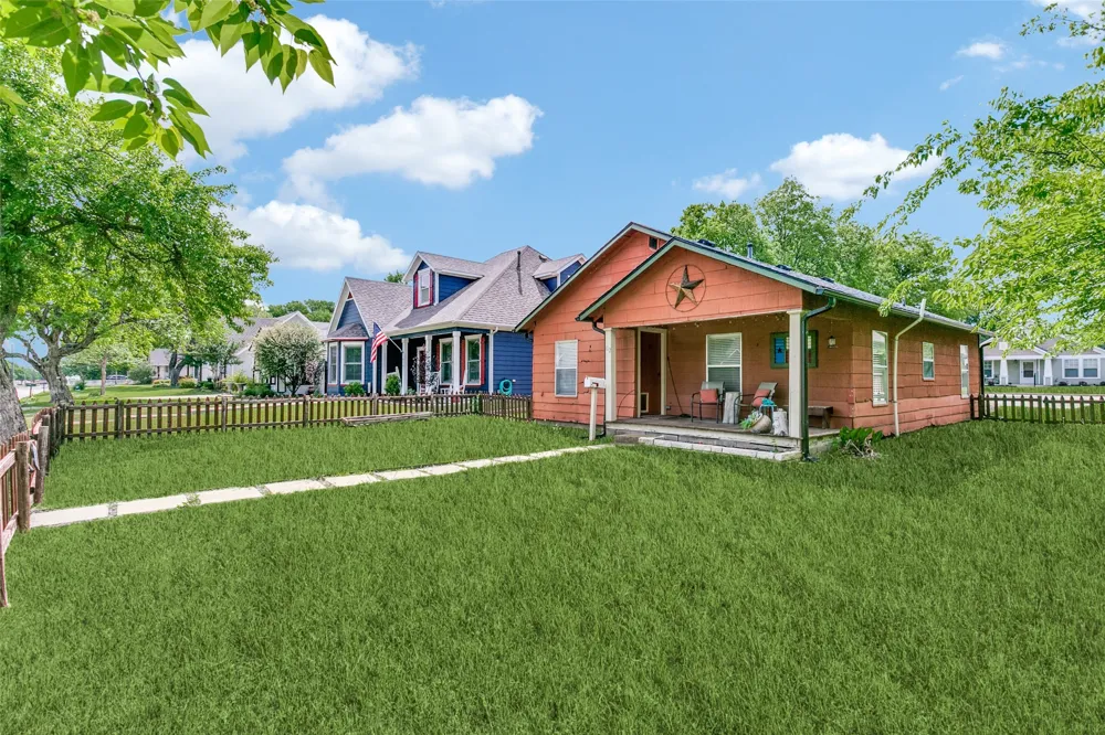 612 E Wall Street Grapevine, TX 76051