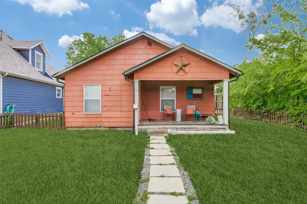 612 E Wall Street Grapevine, TX 76051
