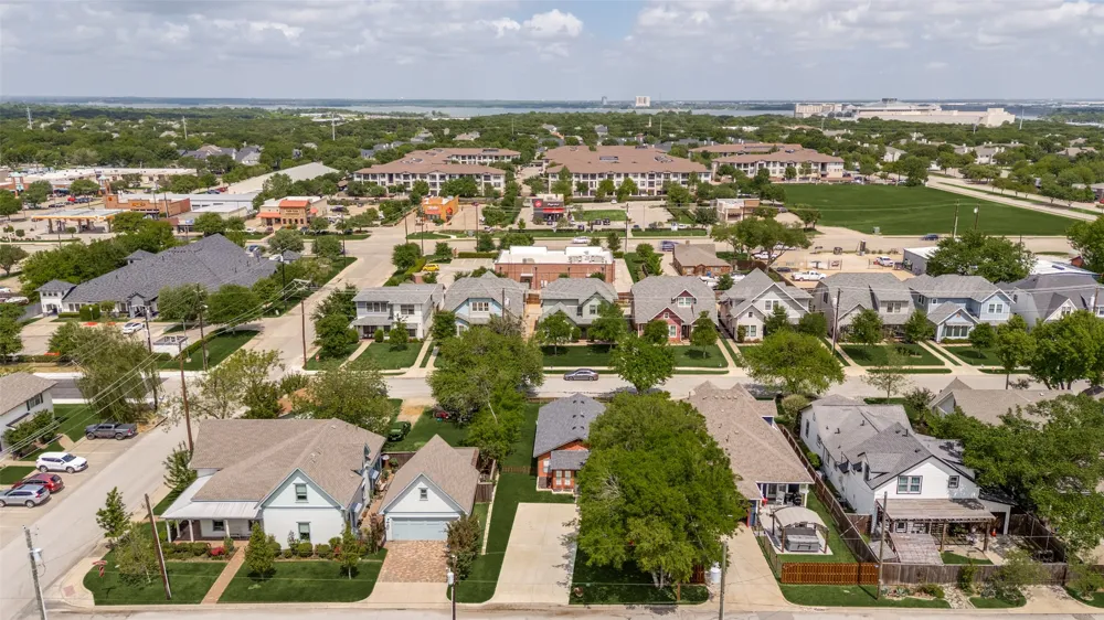 612 E Wall Street Grapevine, TX 76051