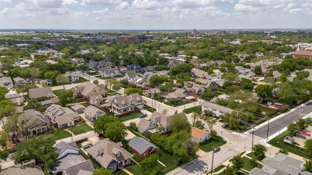 612 E Wall Street Grapevine, TX 76051