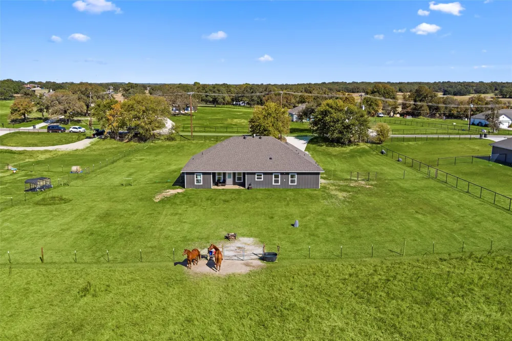 431 Advance Road Weatherford, TX 76088