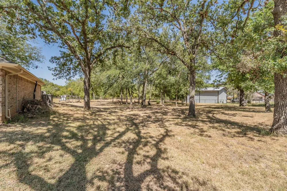 115 Pleasant Oaks Lane Springtown, TX 76082