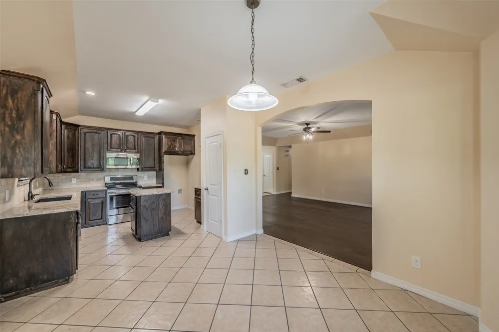 115 Pleasant Oaks Lane Springtown, TX 76082